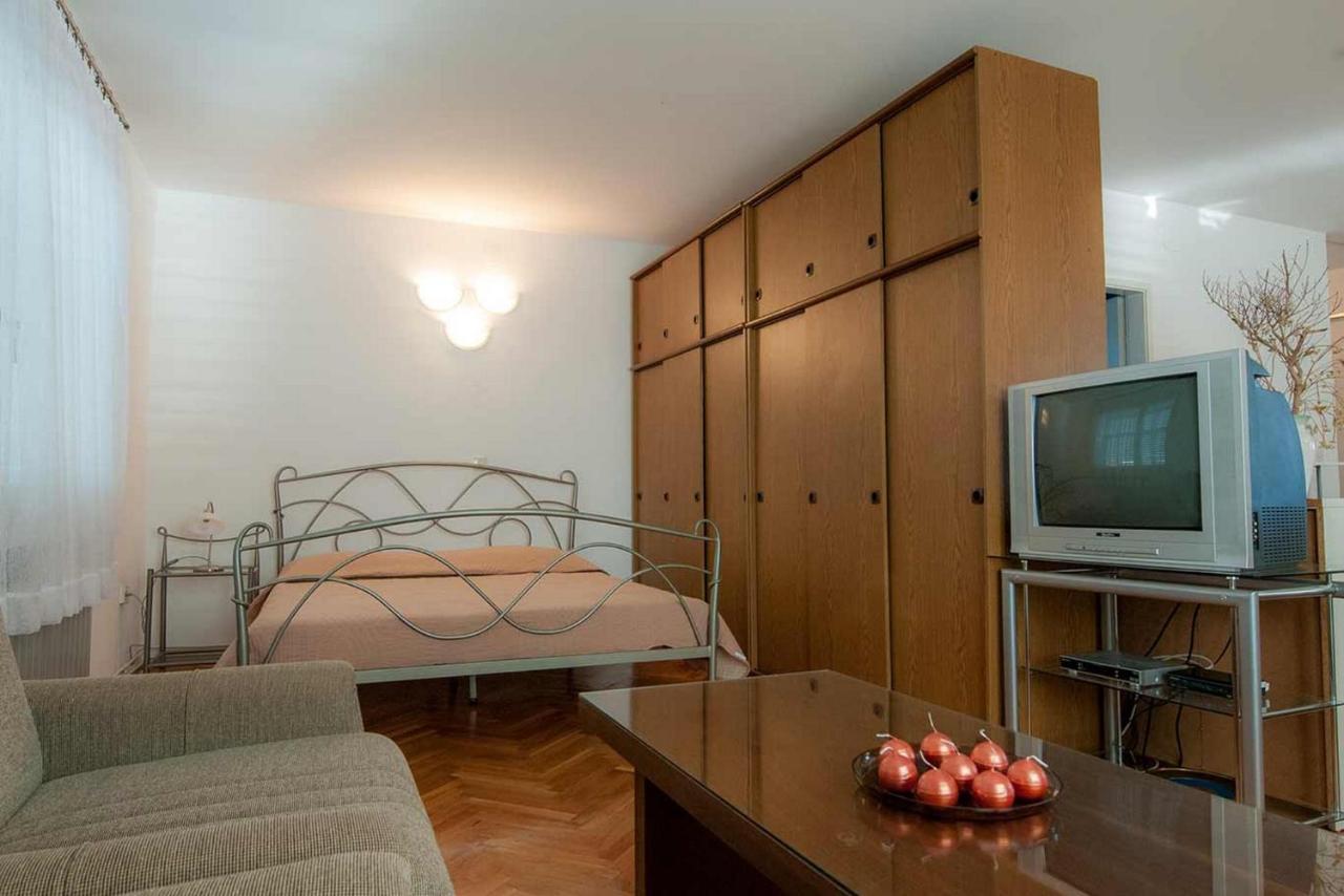 Amazing Seaview Apartment With A Balcony Near The Beach - Kneza Trpimira I Zadar Exterior photo