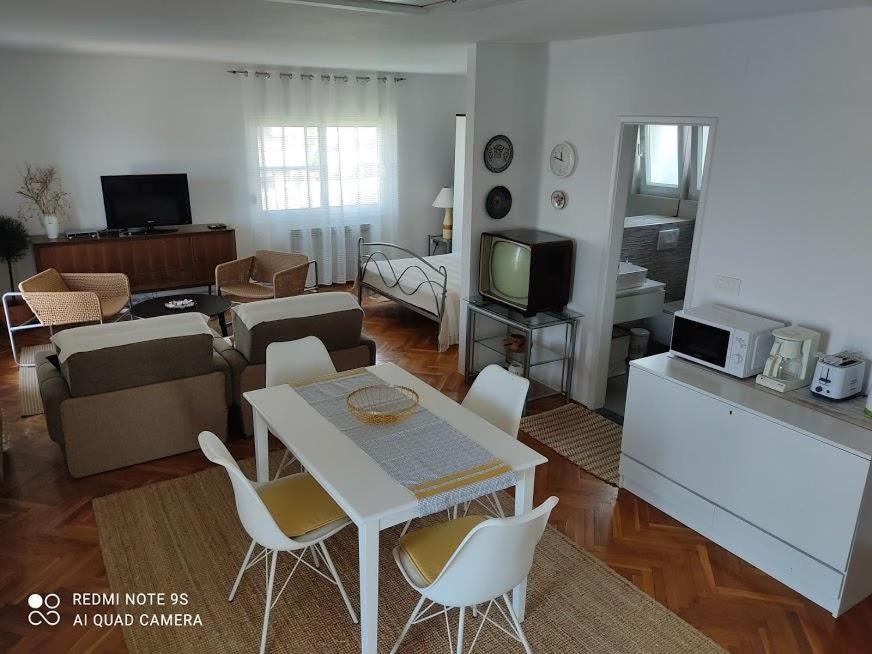 Amazing Seaview Apartment With A Balcony Near The Beach - Kneza Trpimira I Zadar Exterior photo